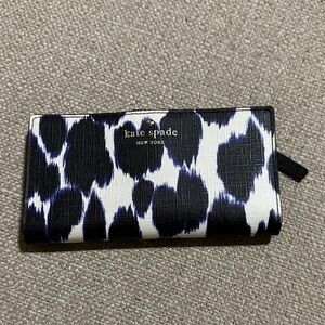 Kate Spade Emma Black & White w/ Blue Animal Patterned Wallet Storybook Lining